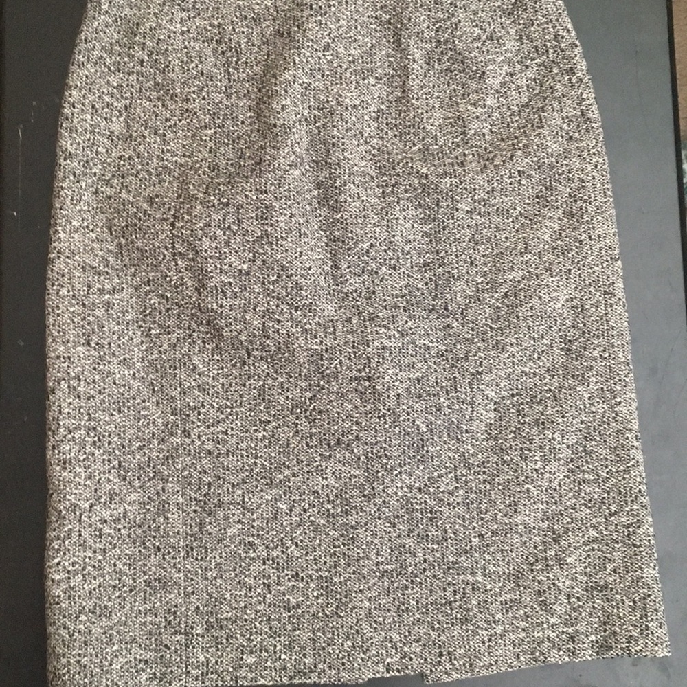 Ann Taylor: Tweed pencil skirt